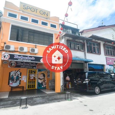 Spot On 89886 Backpacker'S Stay Services Кучинг Экстерьер фото