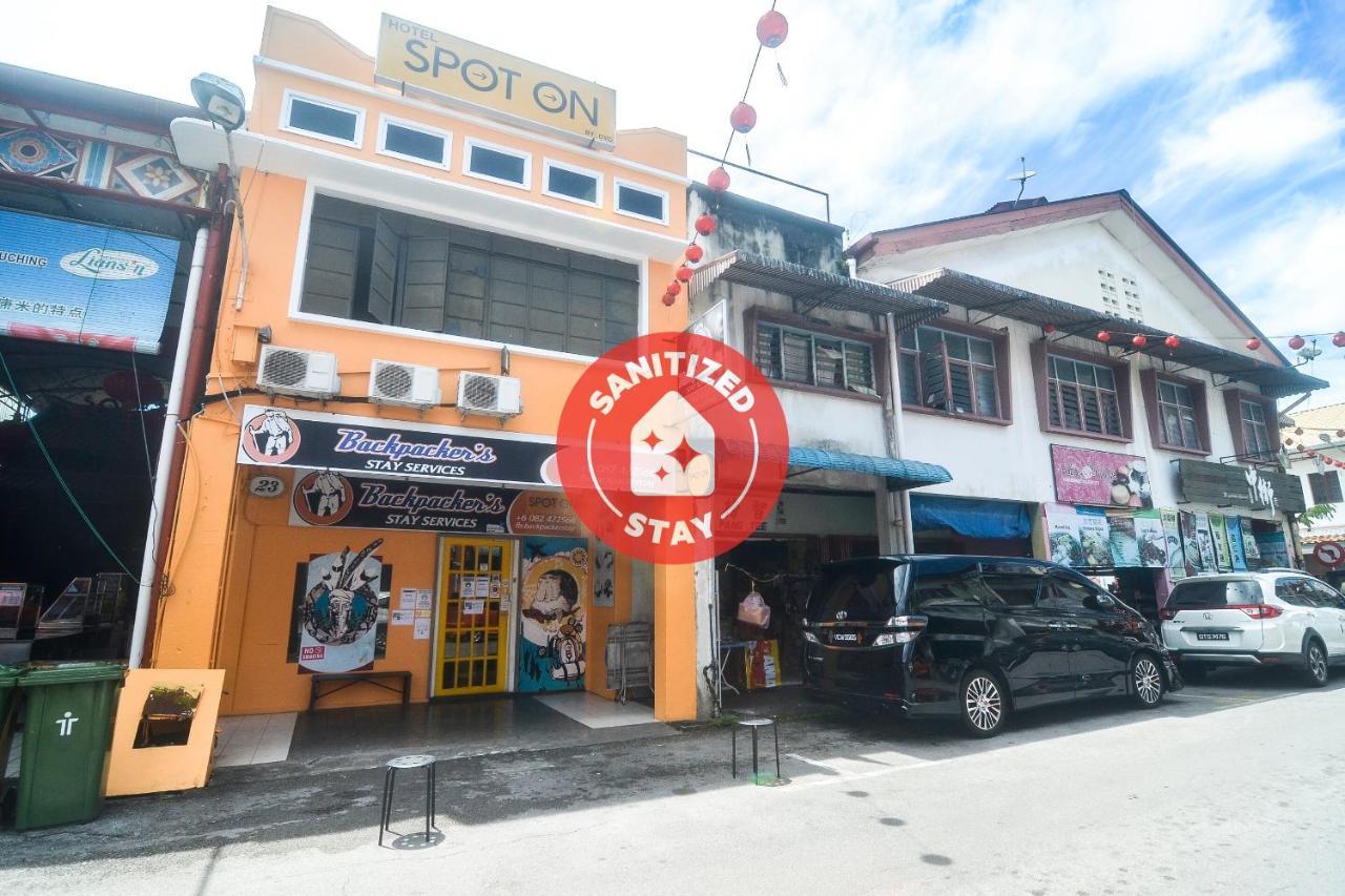 Spot On 89886 Backpacker'S Stay Services Кучинг Экстерьер фото