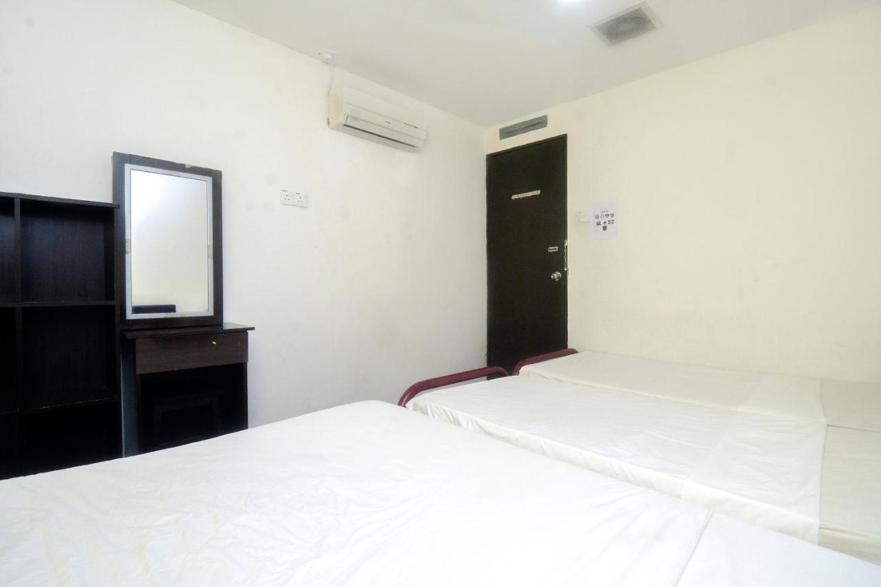Spot On 89886 Backpacker'S Stay Services Кучинг Экстерьер фото