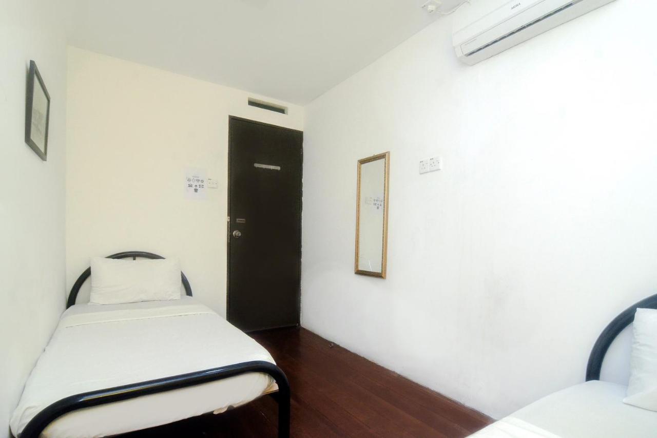 Spot On 89886 Backpacker'S Stay Services Кучинг Экстерьер фото