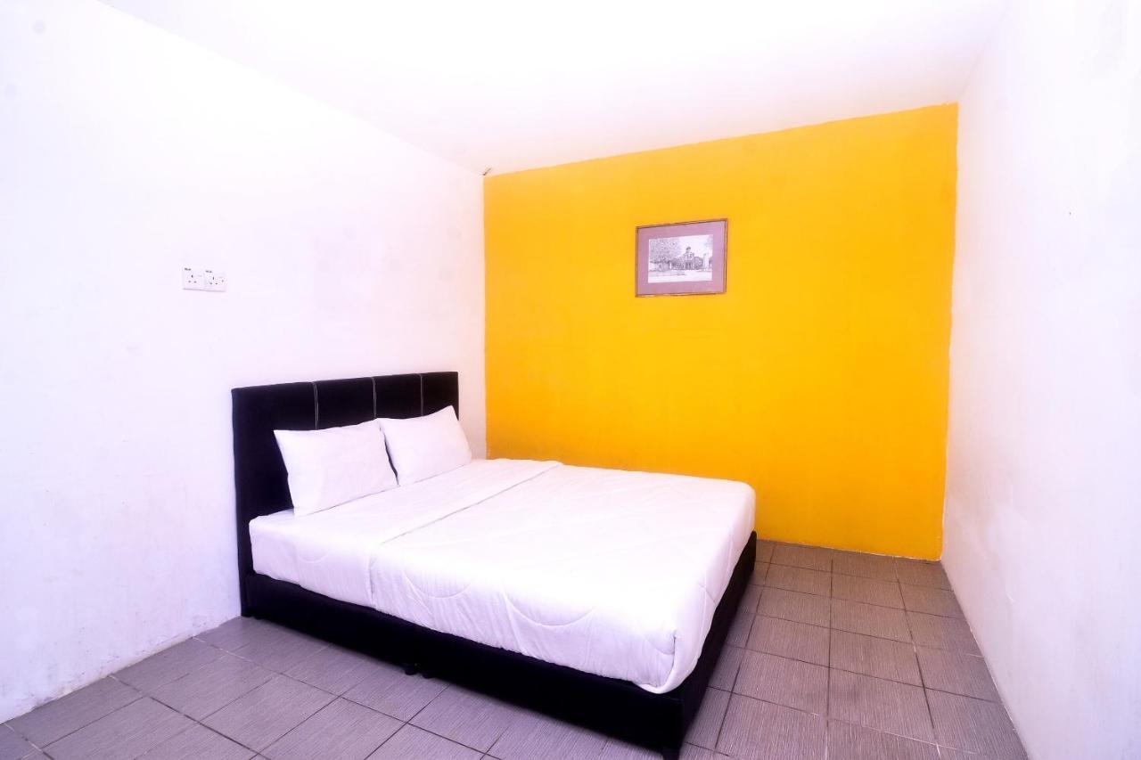 Spot On 89886 Backpacker'S Stay Services Кучинг Экстерьер фото
