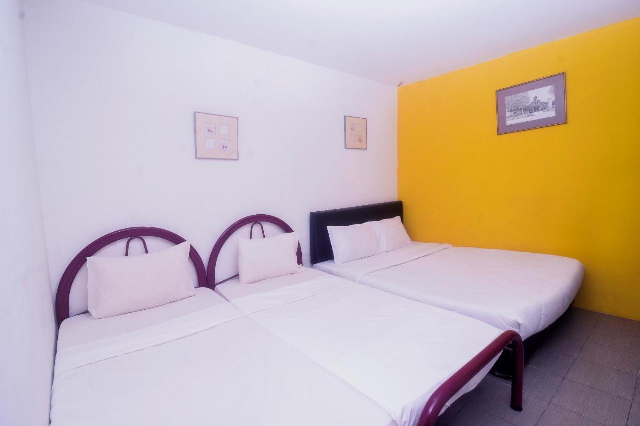 Spot On 89886 Backpacker'S Stay Services Кучинг Экстерьер фото
