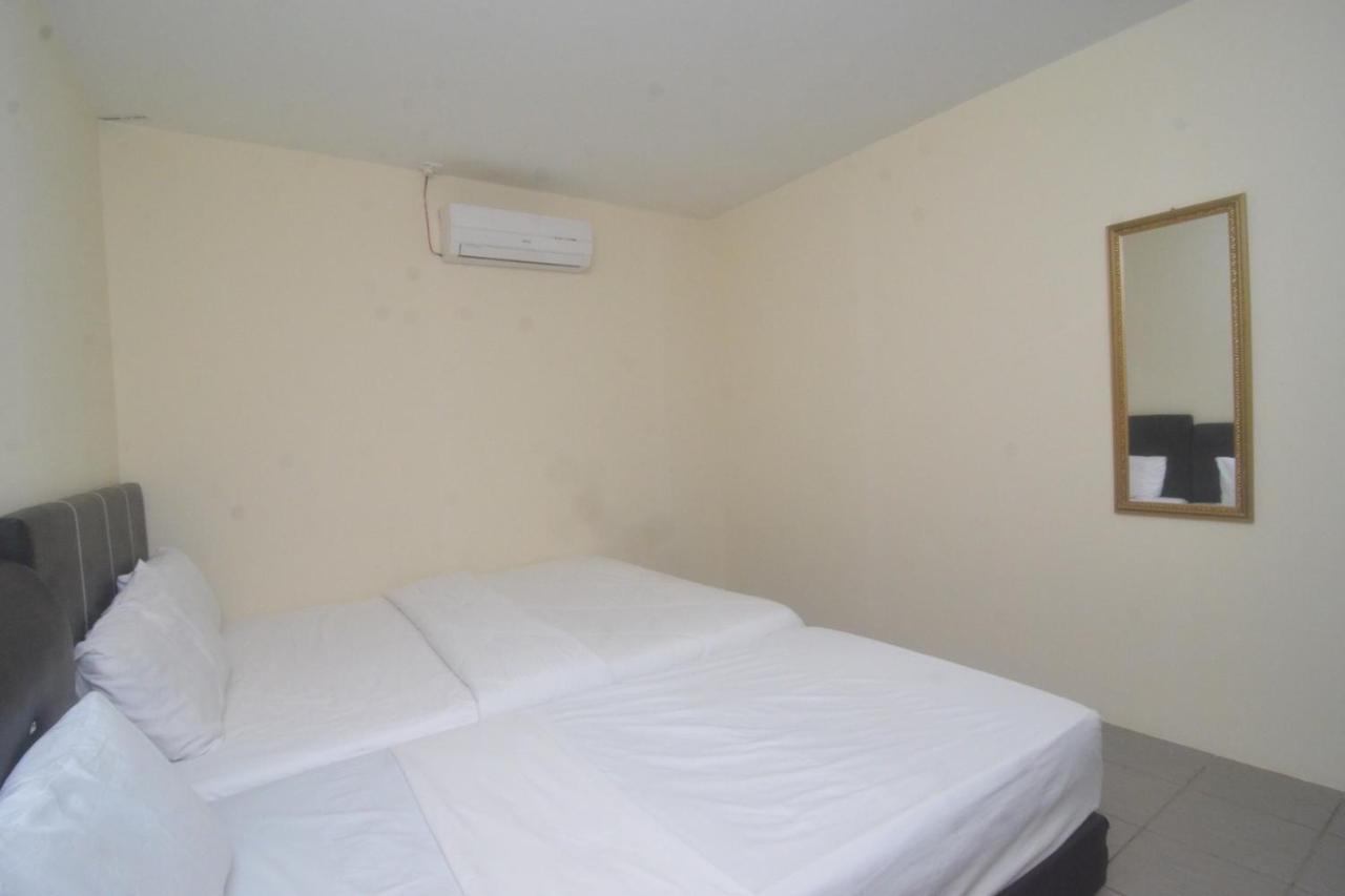 Spot On 89886 Backpacker'S Stay Services Кучинг Экстерьер фото