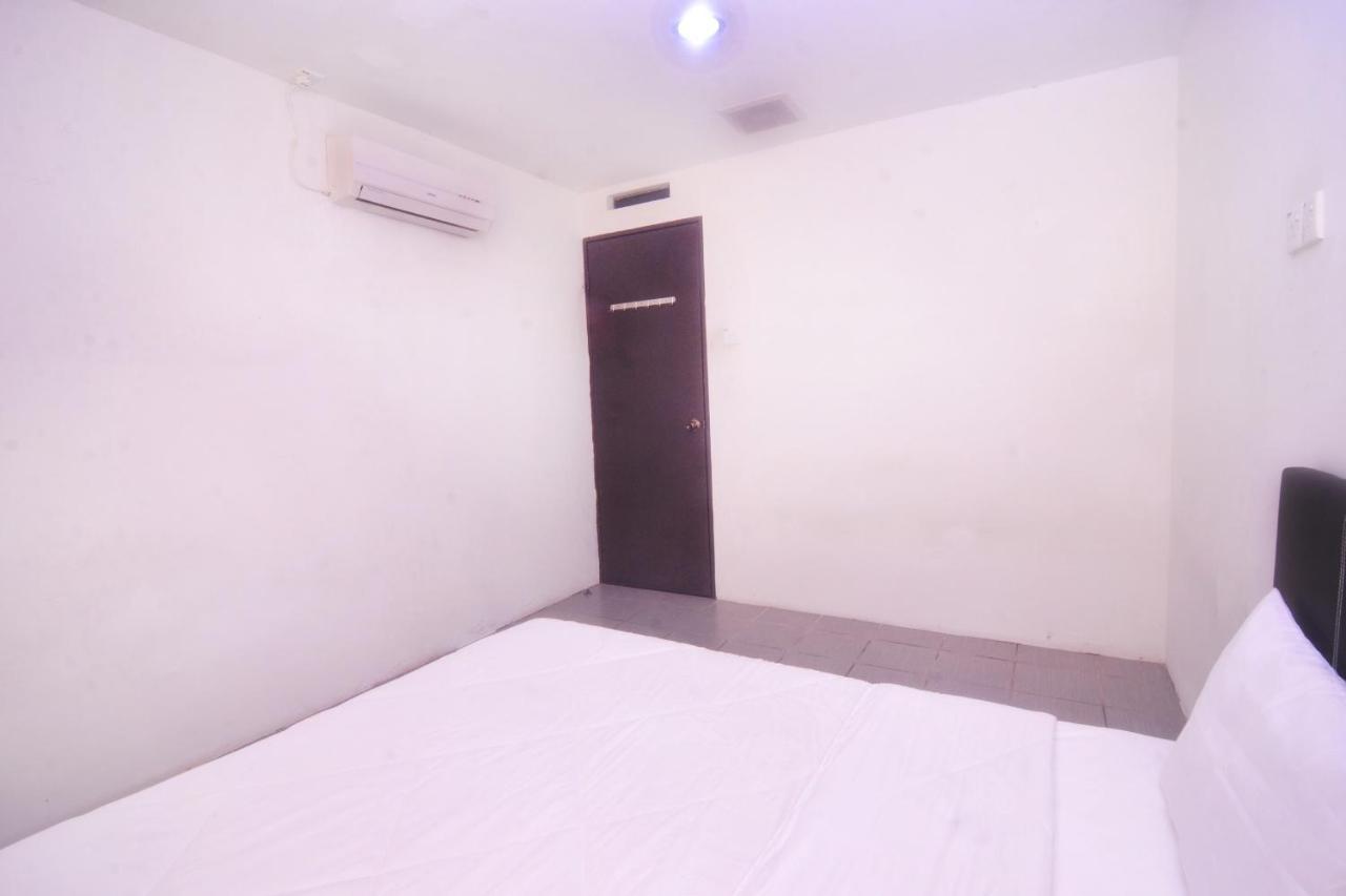 Spot On 89886 Backpacker'S Stay Services Кучинг Экстерьер фото