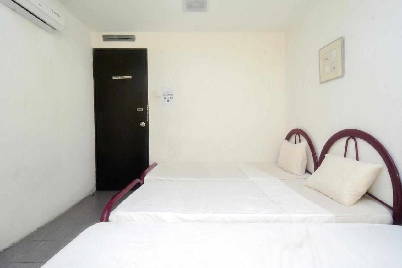 Spot On 89886 Backpacker'S Stay Services Кучинг Экстерьер фото