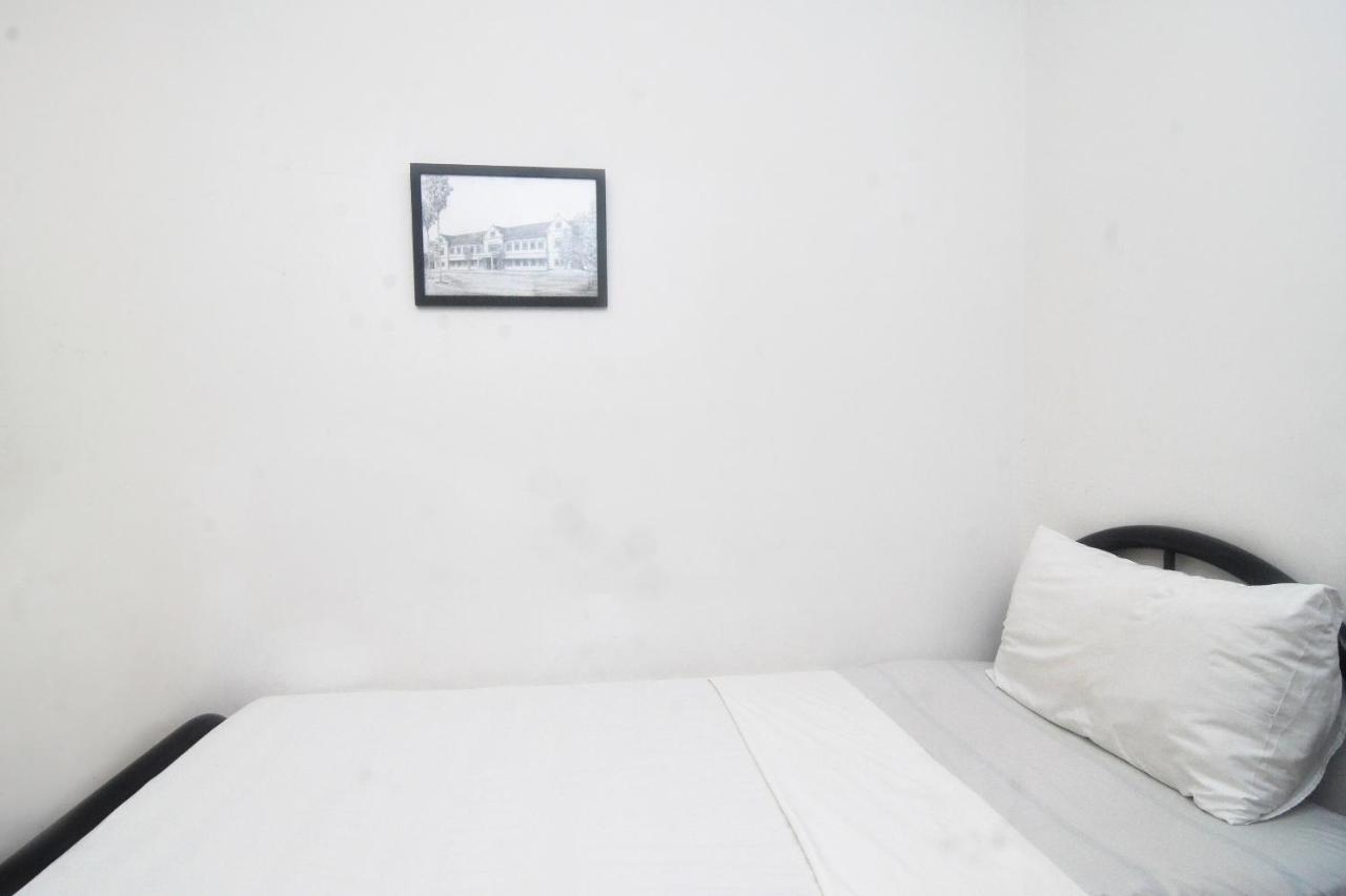 Spot On 89886 Backpacker'S Stay Services Кучинг Экстерьер фото