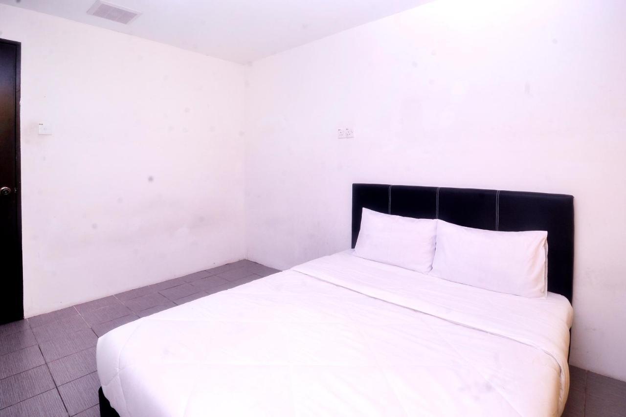 Spot On 89886 Backpacker'S Stay Services Кучинг Экстерьер фото