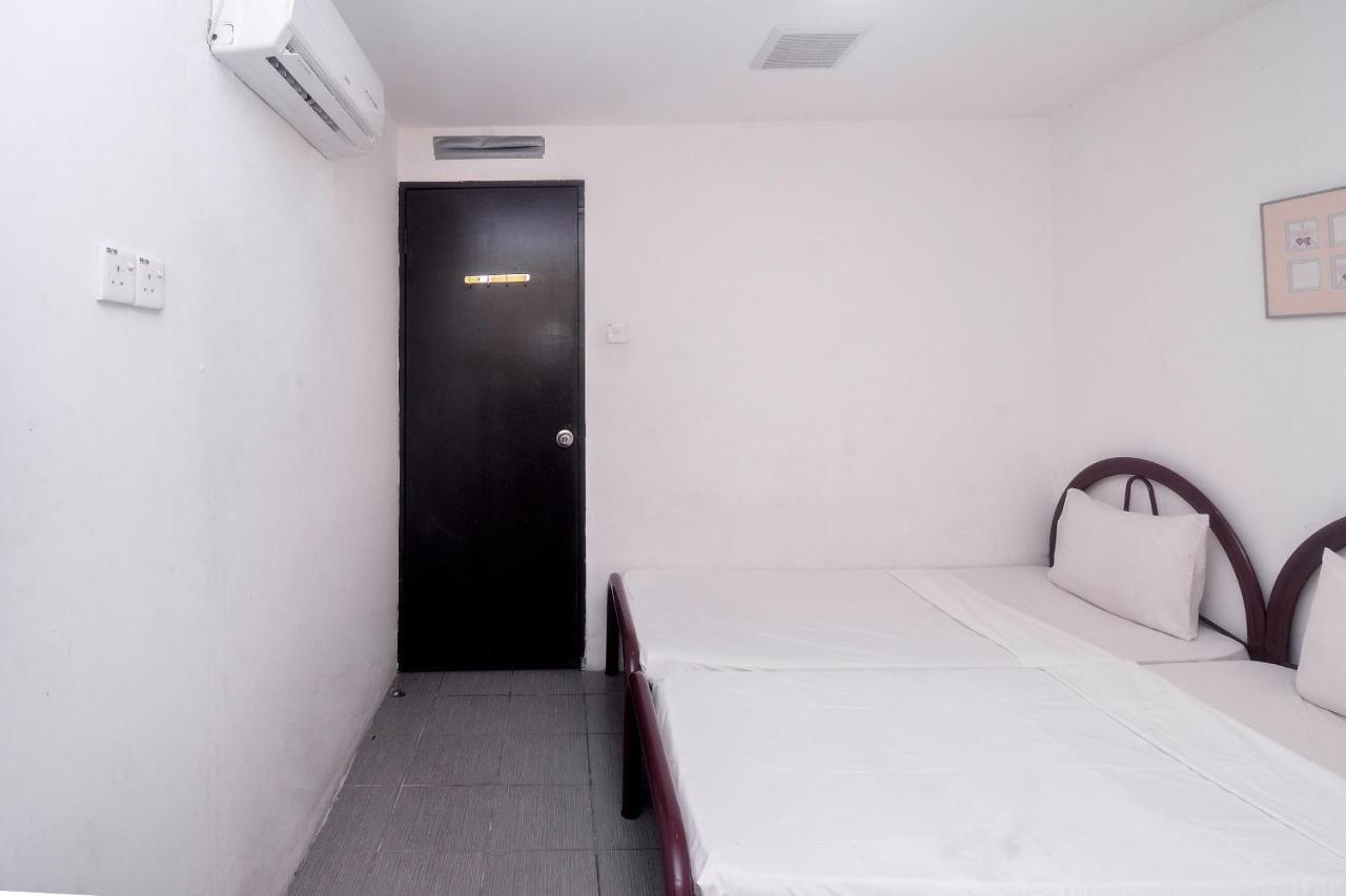 Spot On 89886 Backpacker'S Stay Services Кучинг Экстерьер фото