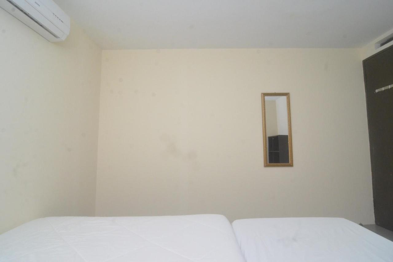Spot On 89886 Backpacker'S Stay Services Кучинг Экстерьер фото