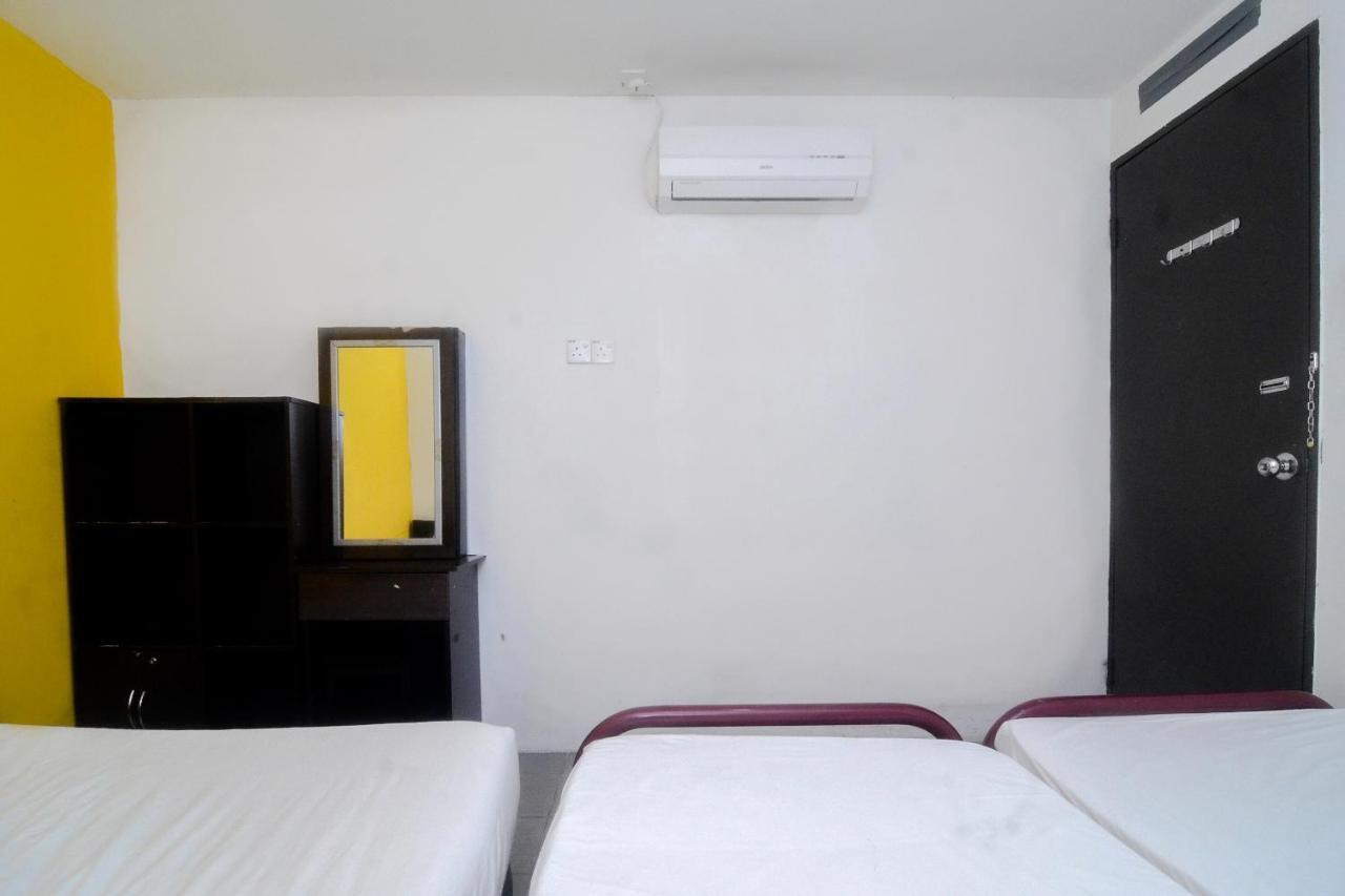 Spot On 89886 Backpacker'S Stay Services Кучинг Экстерьер фото