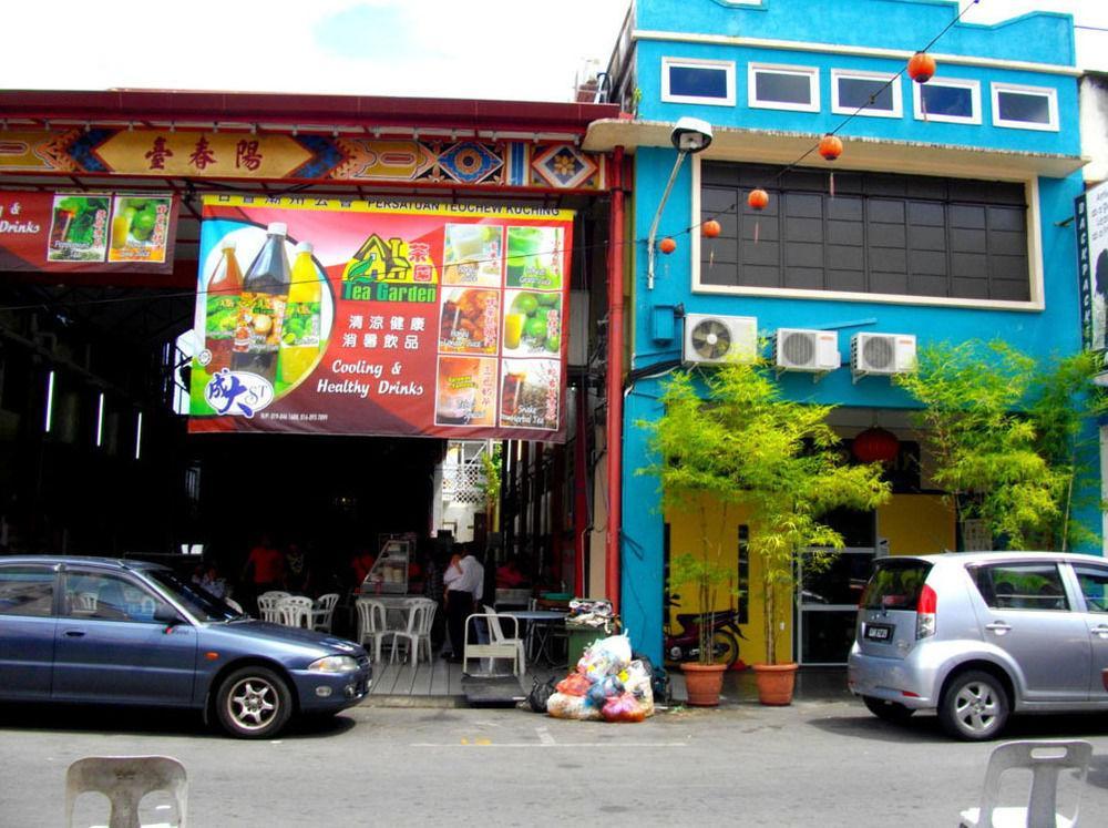 Spot On 89886 Backpacker'S Stay Services Кучинг Экстерьер фото