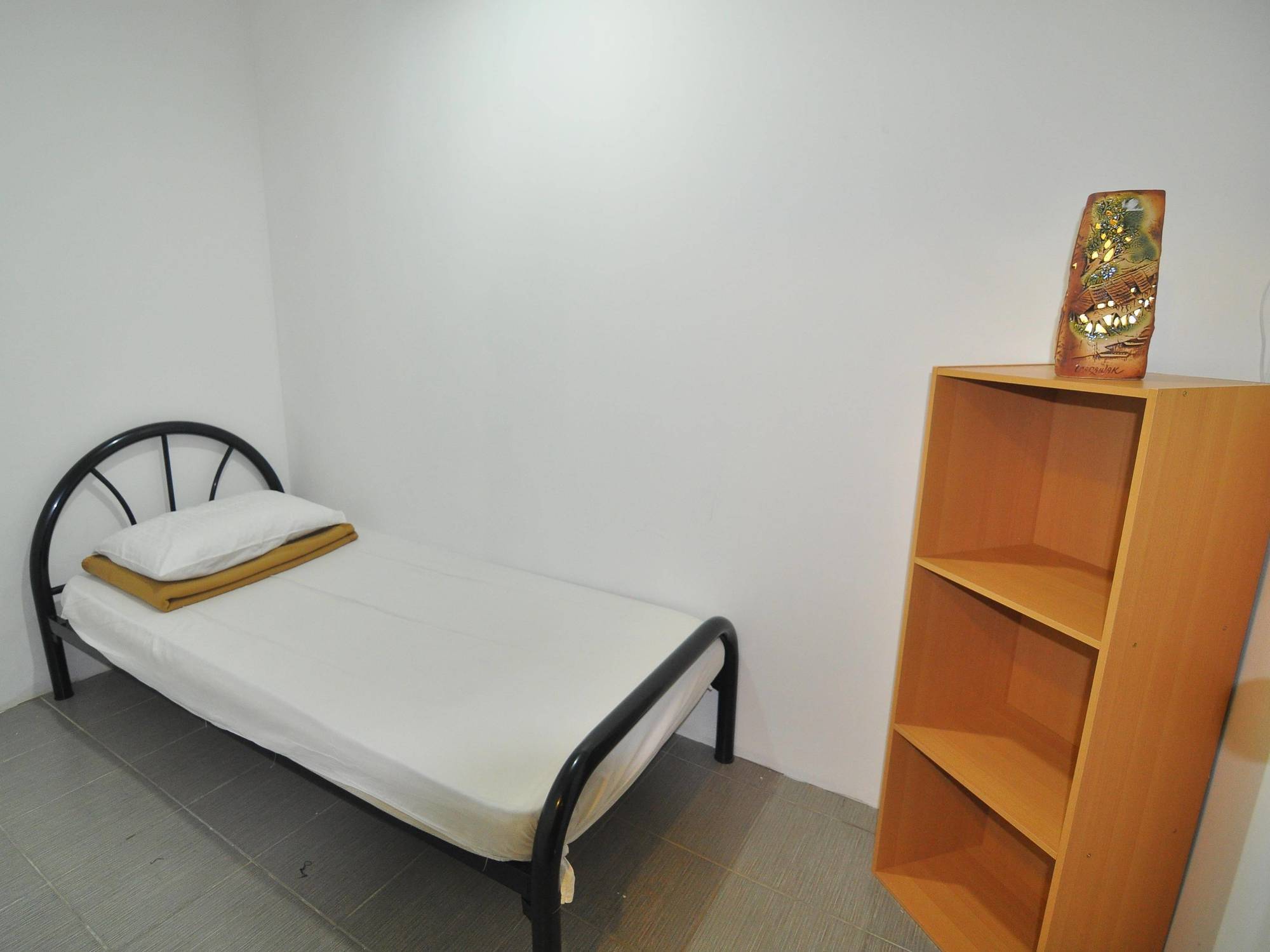 Spot On 89886 Backpacker'S Stay Services Кучинг Экстерьер фото