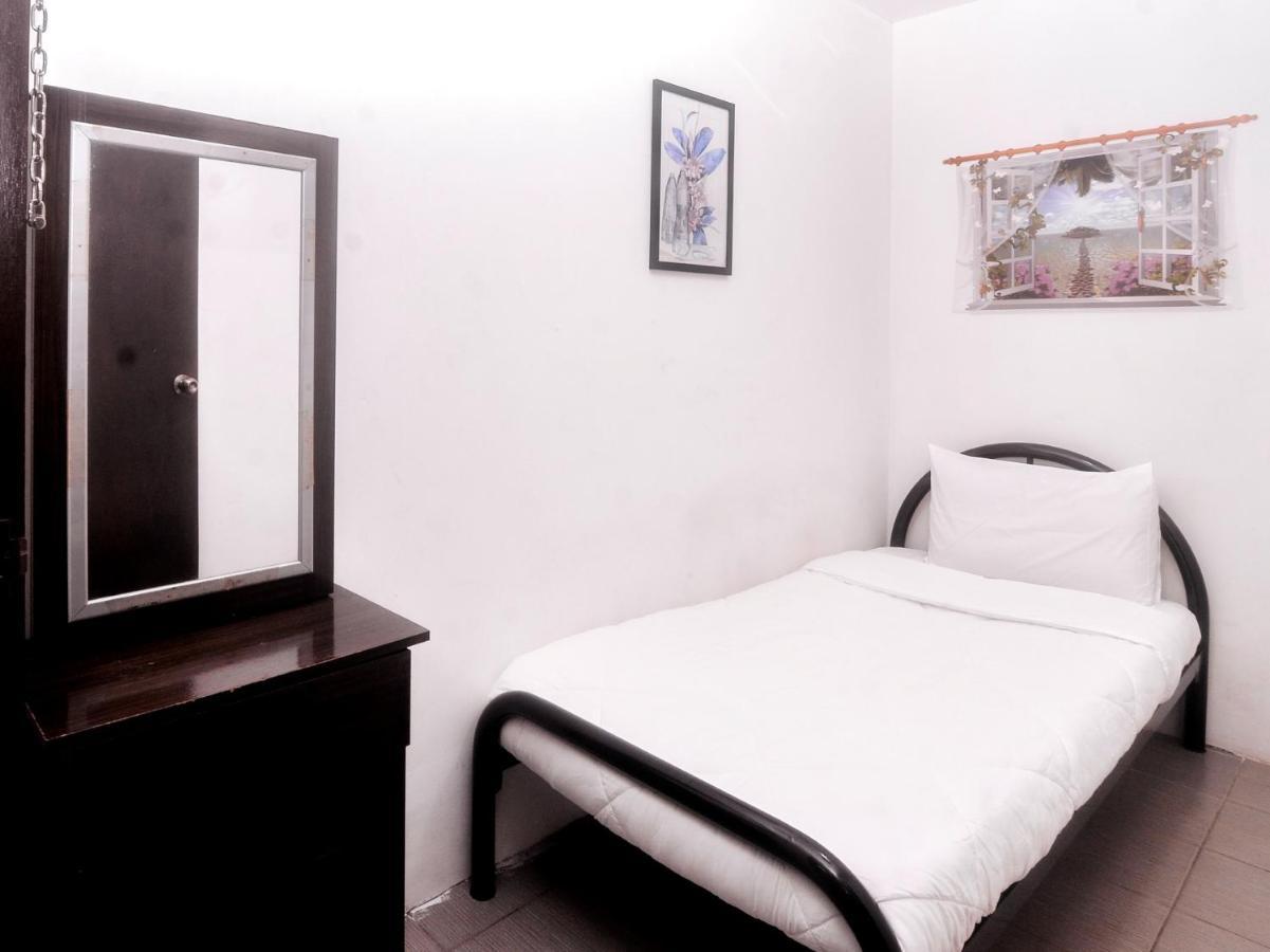 Spot On 89886 Backpacker'S Stay Services Кучинг Экстерьер фото